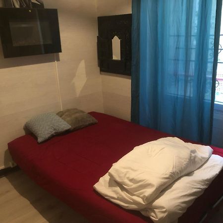 Studio "Maryline" Sejours Parisiens Abordables - Rez De Chaussee Sur Beau Patio Ombrage- Accessible Handcaps - Grand Canape-Lit Clic Clac 2 Places - Cuisine Equipee - Salle De Bains - 5 Minutes Du Metro Brochant Ligne 13,Bus 74 Et 31 المظهر الخارجي الصورة