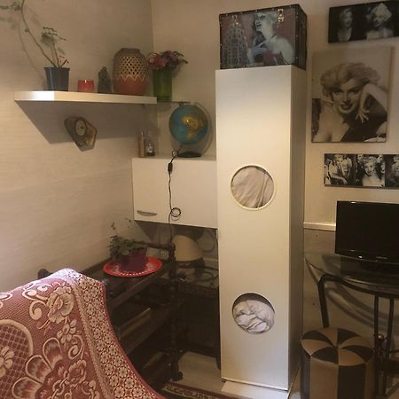 Studio "Maryline" Sejours Parisiens Abordables - Rez De Chaussee Sur Beau Patio Ombrage- Accessible Handcaps - Grand Canape-Lit Clic Clac 2 Places - Cuisine Equipee - Salle De Bains - 5 Minutes Du Metro Brochant Ligne 13,Bus 74 Et 31 المظهر الخارجي الصورة