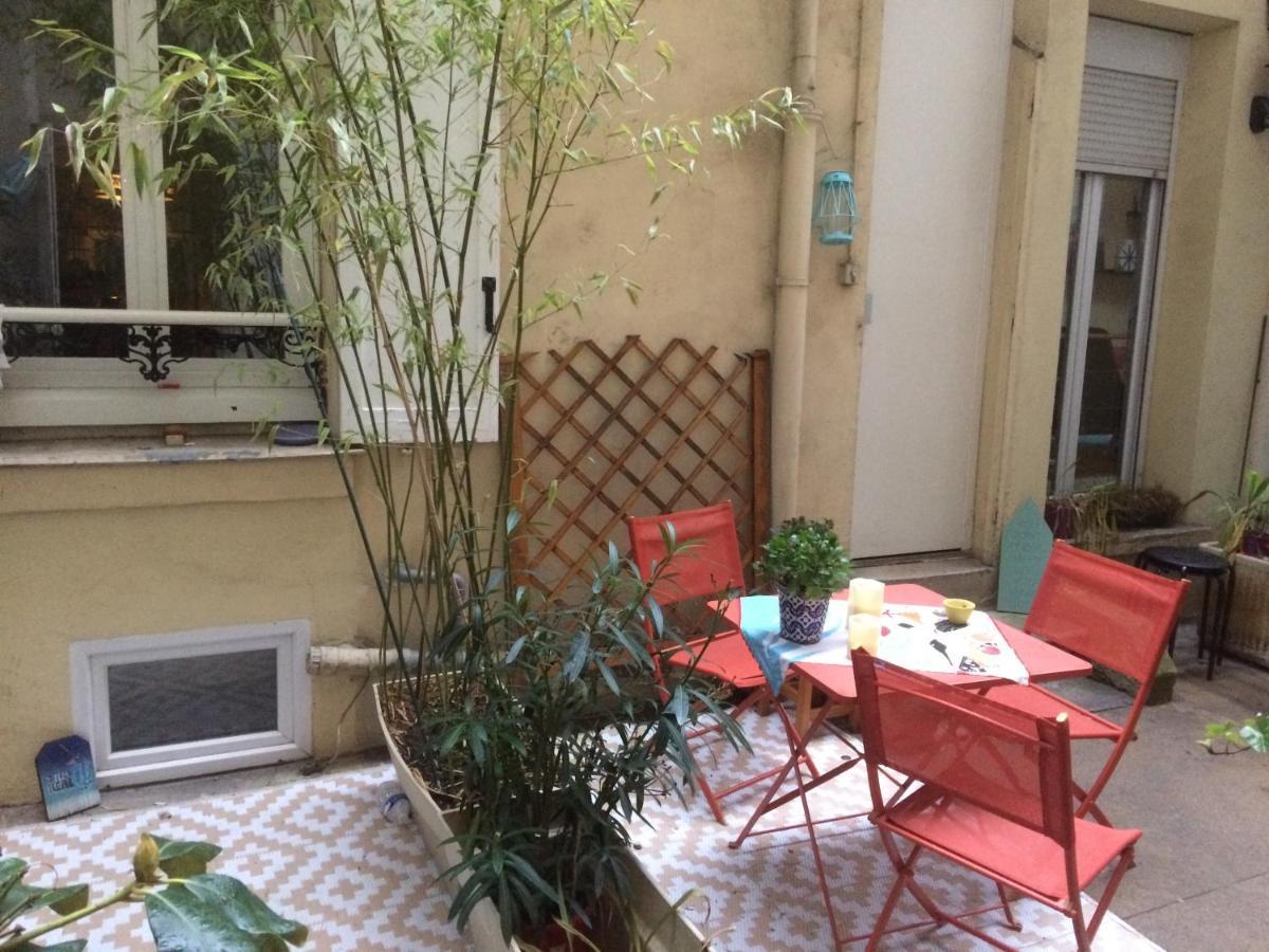 Studio "Maryline" Sejours Parisiens Abordables - Rez De Chaussee Sur Beau Patio Ombrage- Accessible Handcaps - Grand Canape-Lit Clic Clac 2 Places - Cuisine Equipee - Salle De Bains - 5 Minutes Du Metro Brochant Ligne 13,Bus 74 Et 31 المظهر الخارجي الصورة