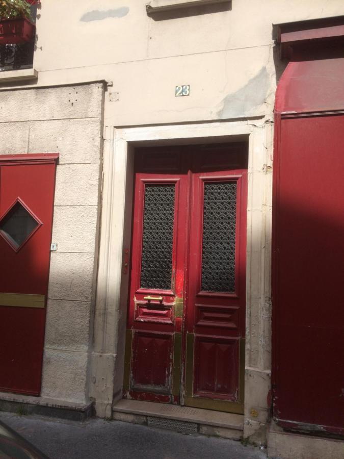 Studio "Maryline" Sejours Parisiens Abordables - Rez De Chaussee Sur Beau Patio Ombrage- Accessible Handcaps - Grand Canape-Lit Clic Clac 2 Places - Cuisine Equipee - Salle De Bains - 5 Minutes Du Metro Brochant Ligne 13,Bus 74 Et 31 المظهر الخارجي الصورة