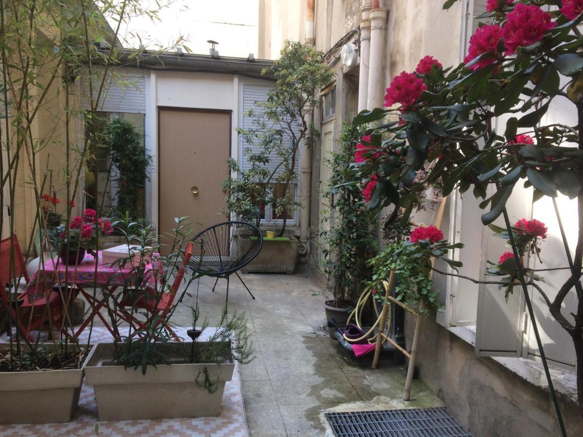 Studio "Maryline" Sejours Parisiens Abordables - Rez De Chaussee Sur Beau Patio Ombrage- Accessible Handcaps - Grand Canape-Lit Clic Clac 2 Places - Cuisine Equipee - Salle De Bains - 5 Minutes Du Metro Brochant Ligne 13,Bus 74 Et 31 المظهر الخارجي الصورة