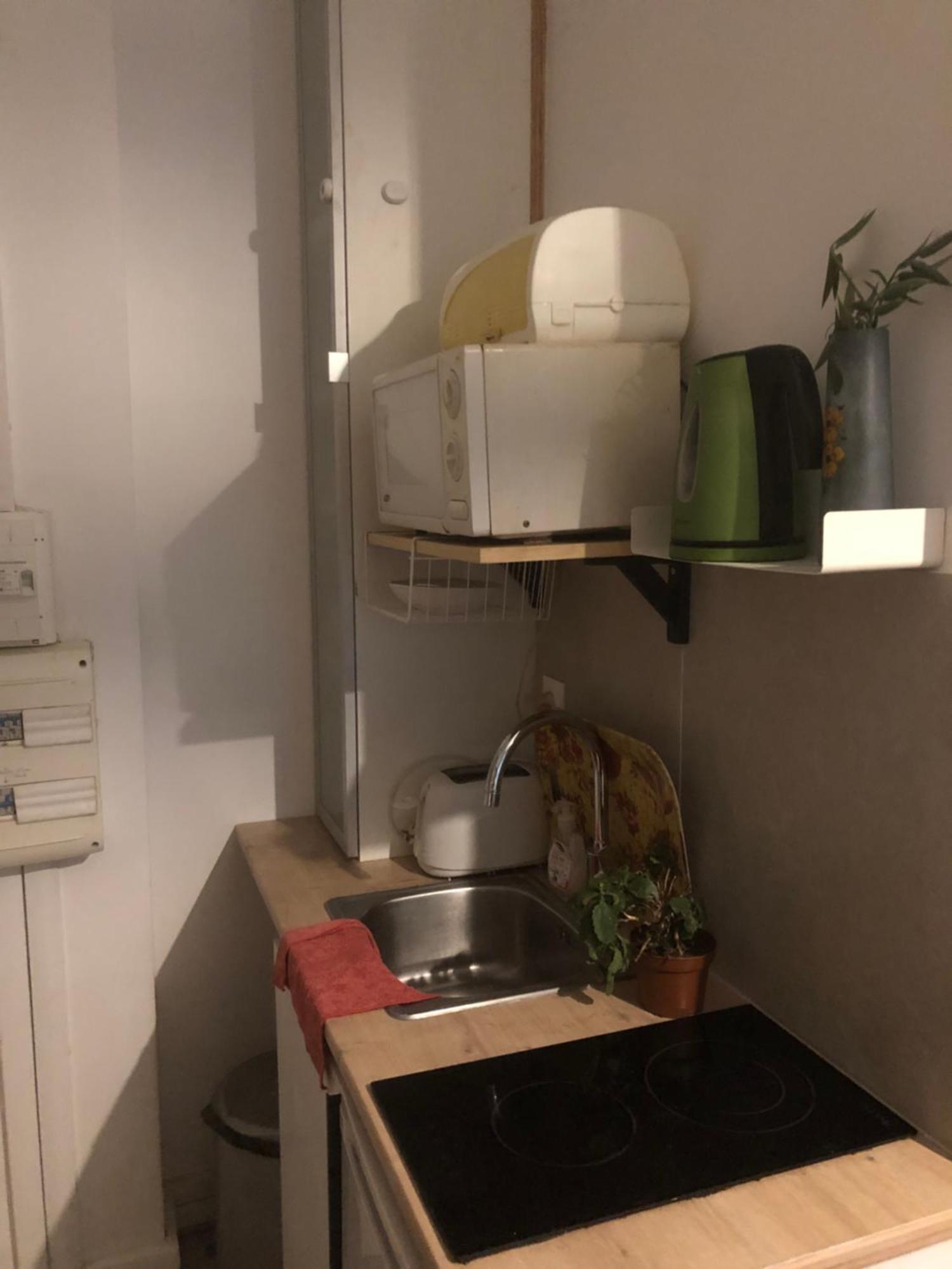 Studio "Maryline" Sejours Parisiens Abordables - Rez De Chaussee Sur Beau Patio Ombrage- Accessible Handcaps - Grand Canape-Lit Clic Clac 2 Places - Cuisine Equipee - Salle De Bains - 5 Minutes Du Metro Brochant Ligne 13,Bus 74 Et 31 المظهر الخارجي الصورة