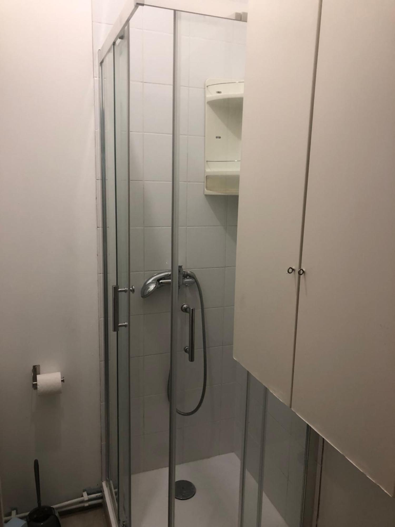 Studio "Maryline" Sejours Parisiens Abordables - Rez De Chaussee Sur Beau Patio Ombrage- Accessible Handcaps - Grand Canape-Lit Clic Clac 2 Places - Cuisine Equipee - Salle De Bains - 5 Minutes Du Metro Brochant Ligne 13,Bus 74 Et 31 المظهر الخارجي الصورة